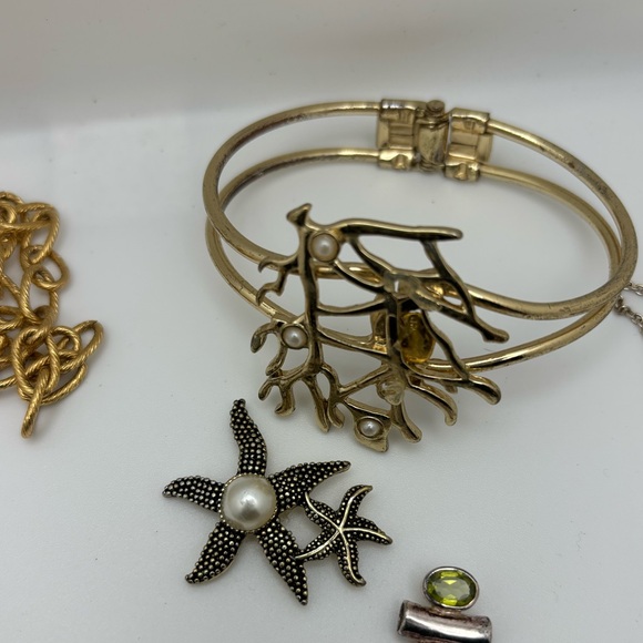 Lot of vintage, newer costume jewelry & real gems; some broken, jewelry making - Picture 6 of 11